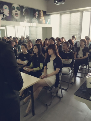 五一特惠 | 臺(tái)州19樓化妝招生 課程底價(jià)+大禮相送，助你開啟美麗事業(yè)